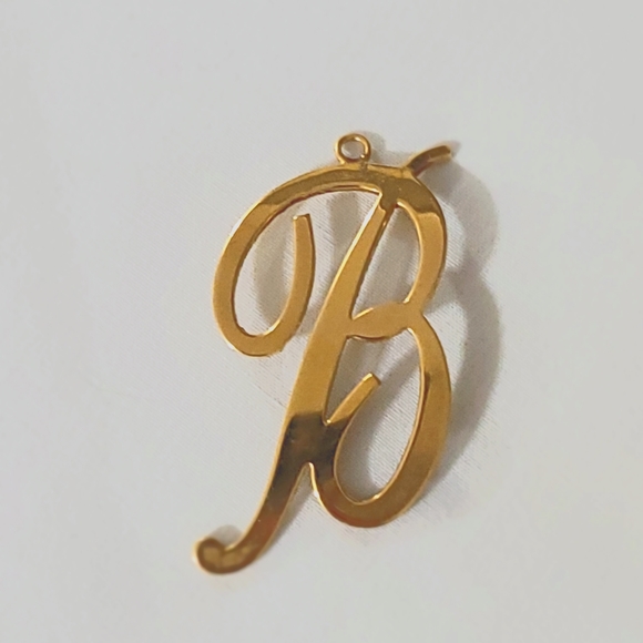 "B" Pendant - Picture 1 of 2